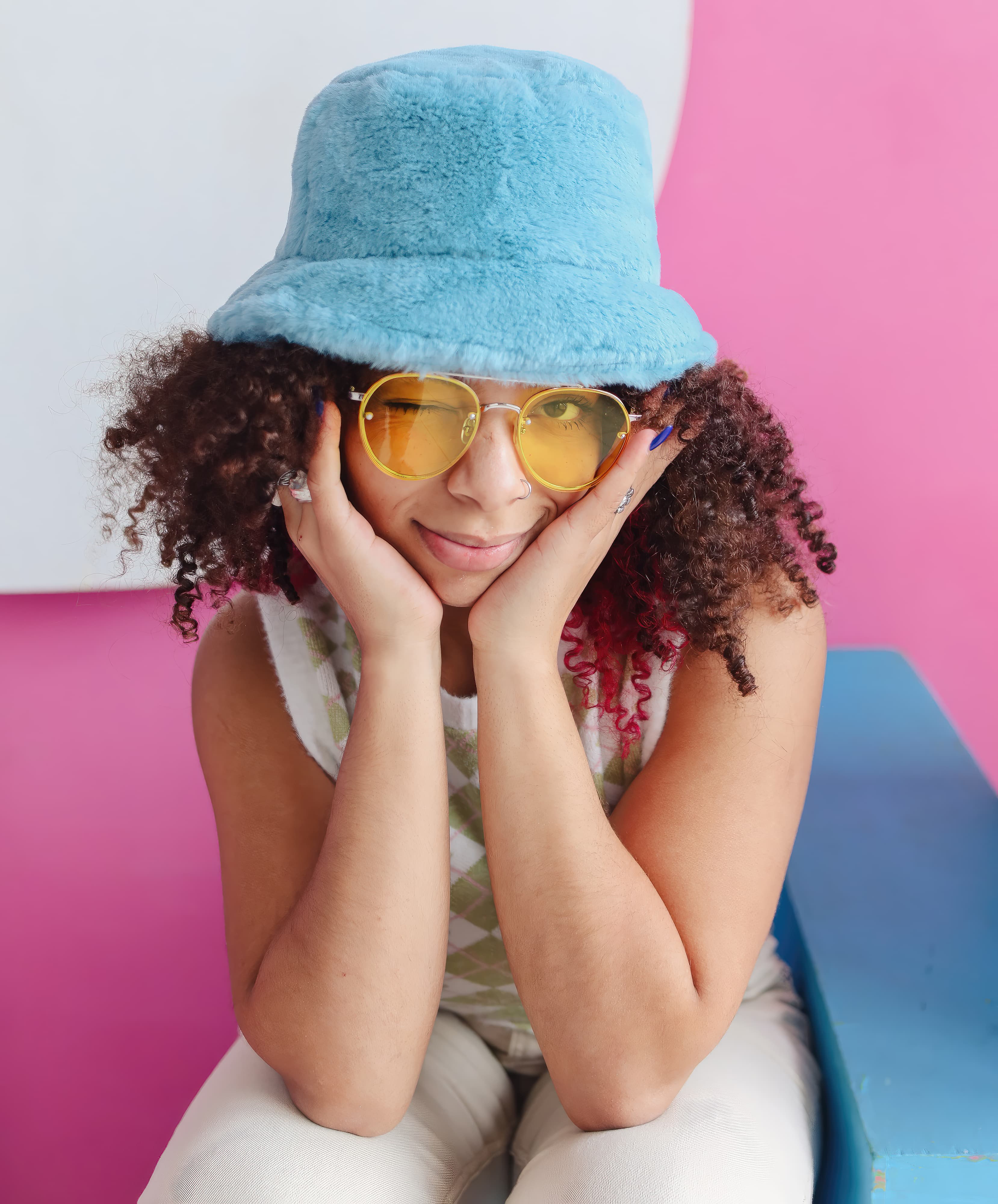 Young woman in sunglasses and bucket hat
